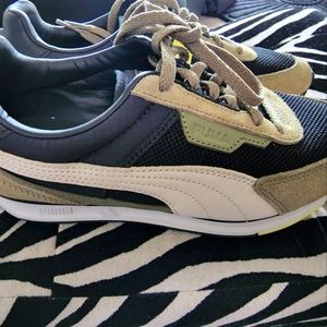 Womens Puma sneakers